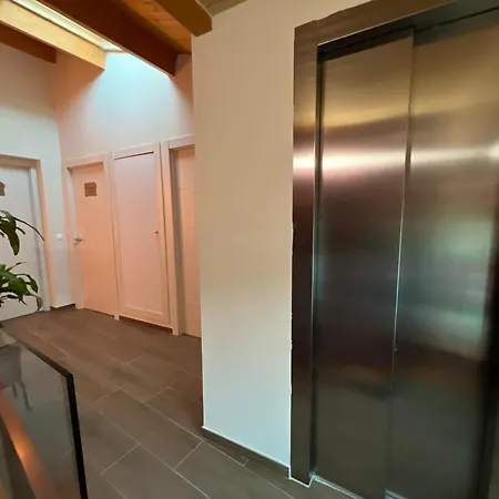 Grupo Garcia De Paredes Turisticos *