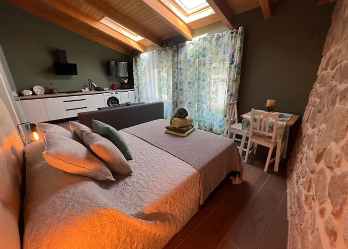 Grupo Garcia De Paredes Turisticos *